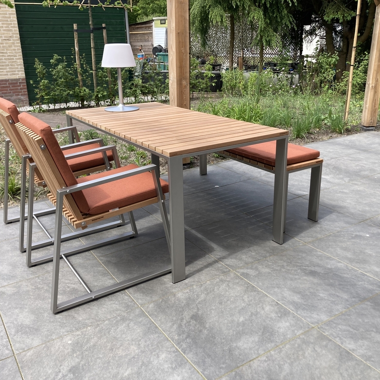 Strakke Buitentafel