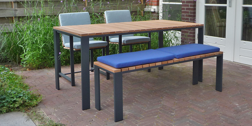 Tuintafel met stoelen